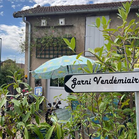 Апартаменты Le Garni Vendemiaire Везуль Экстерьер фото